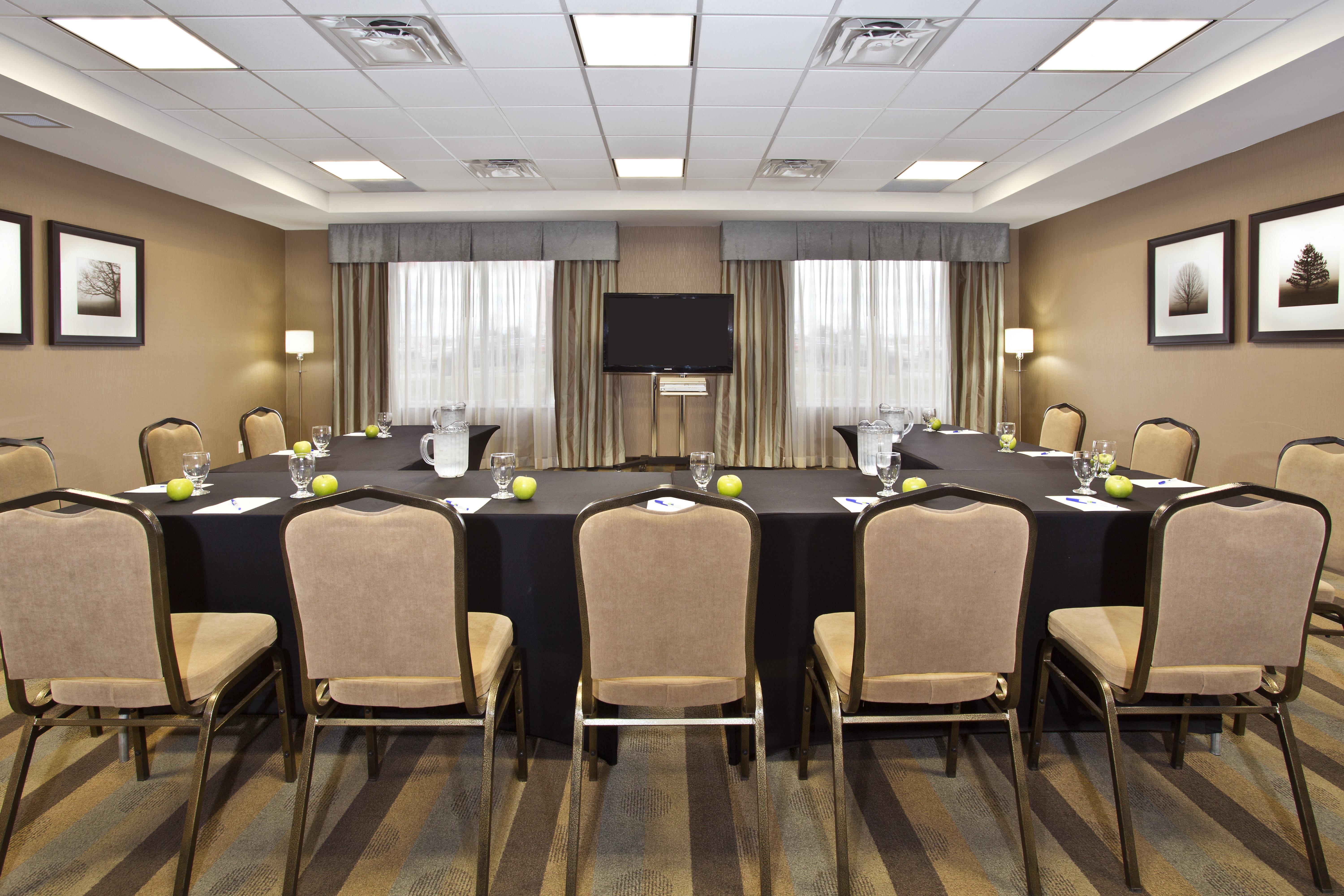 Holiday Inn Express Kingston Central By Ihg Bagian luar foto