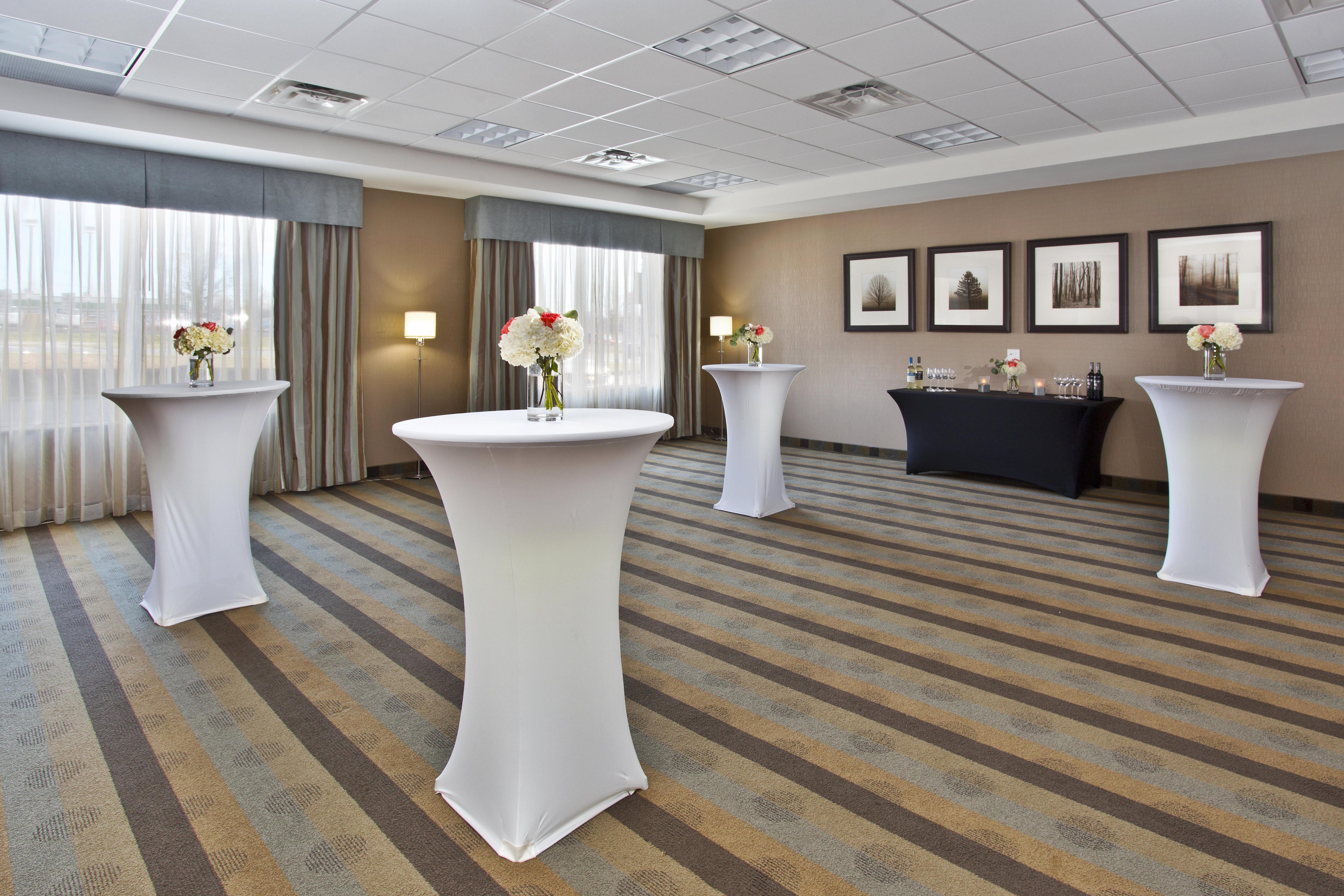 Holiday Inn Express Kingston Central By Ihg Bagian luar foto