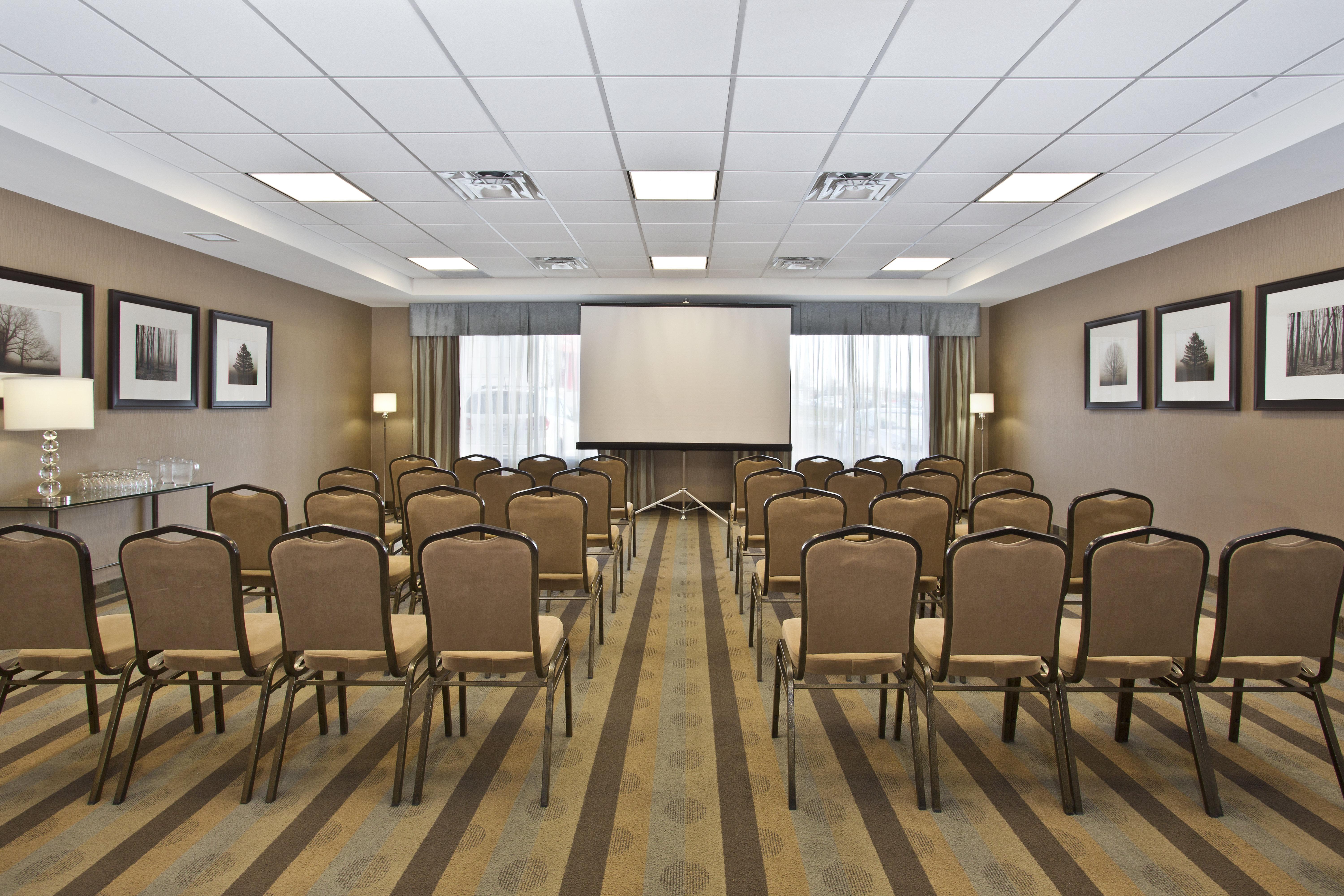 Holiday Inn Express Kingston Central By Ihg Bagian luar foto