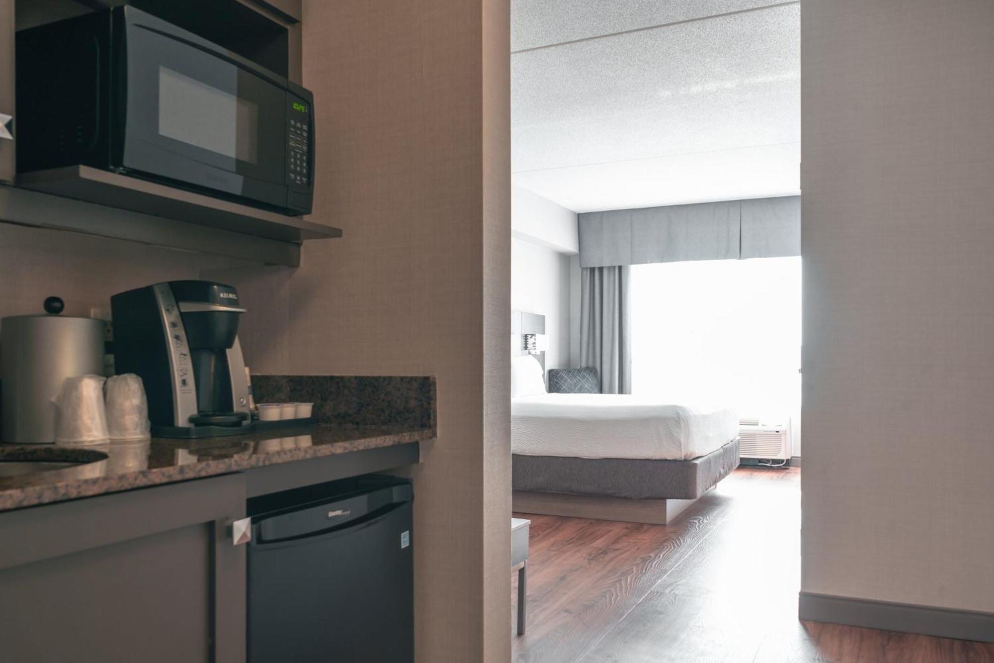 Holiday Inn Express Kingston Central By Ihg Bagian luar foto