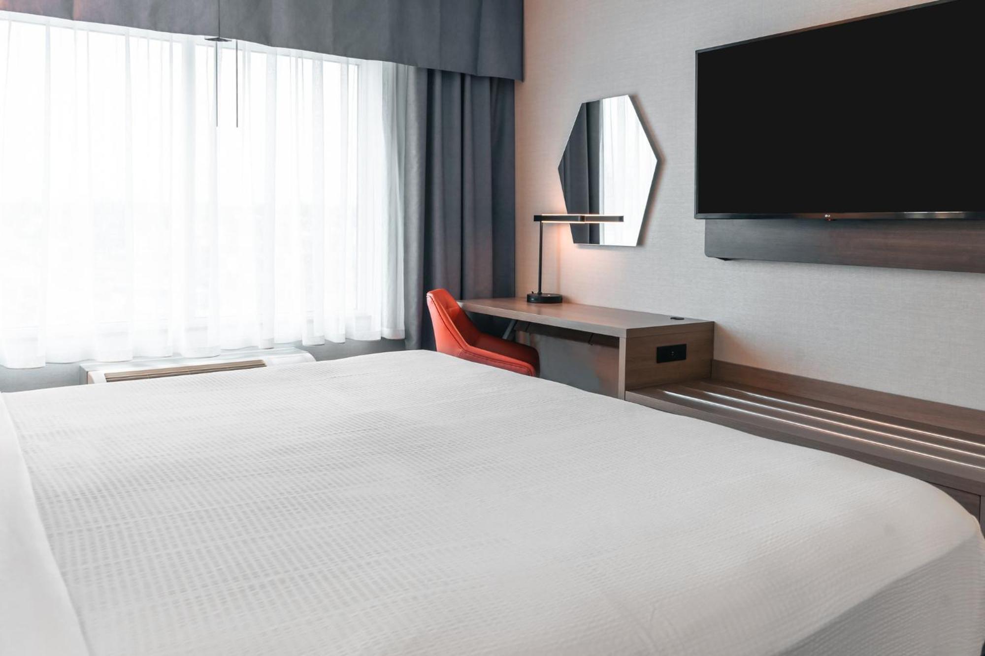 Holiday Inn Express Kingston Central By Ihg Bagian luar foto
