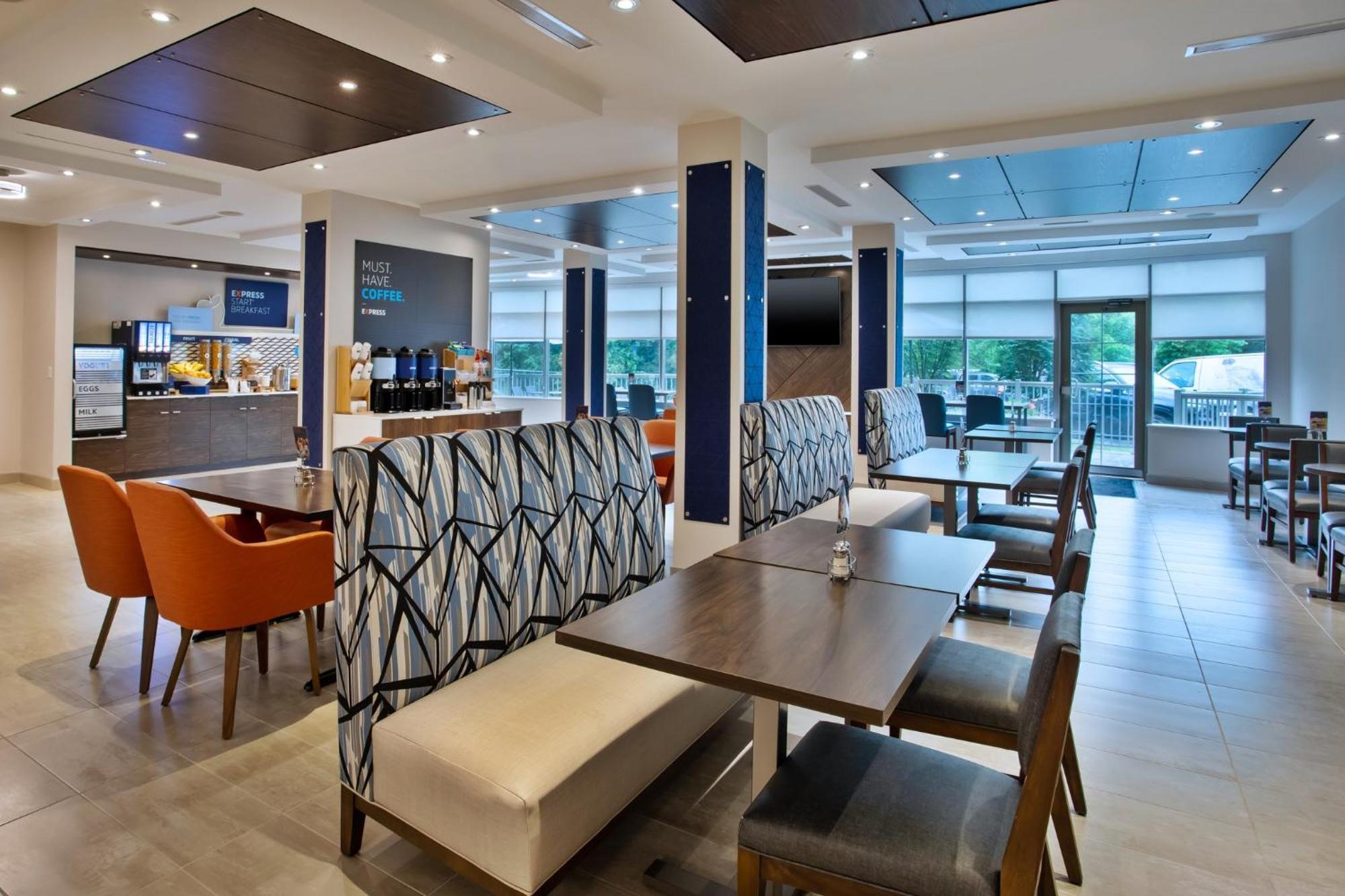 Holiday Inn Express Kingston Central By Ihg Bagian luar foto