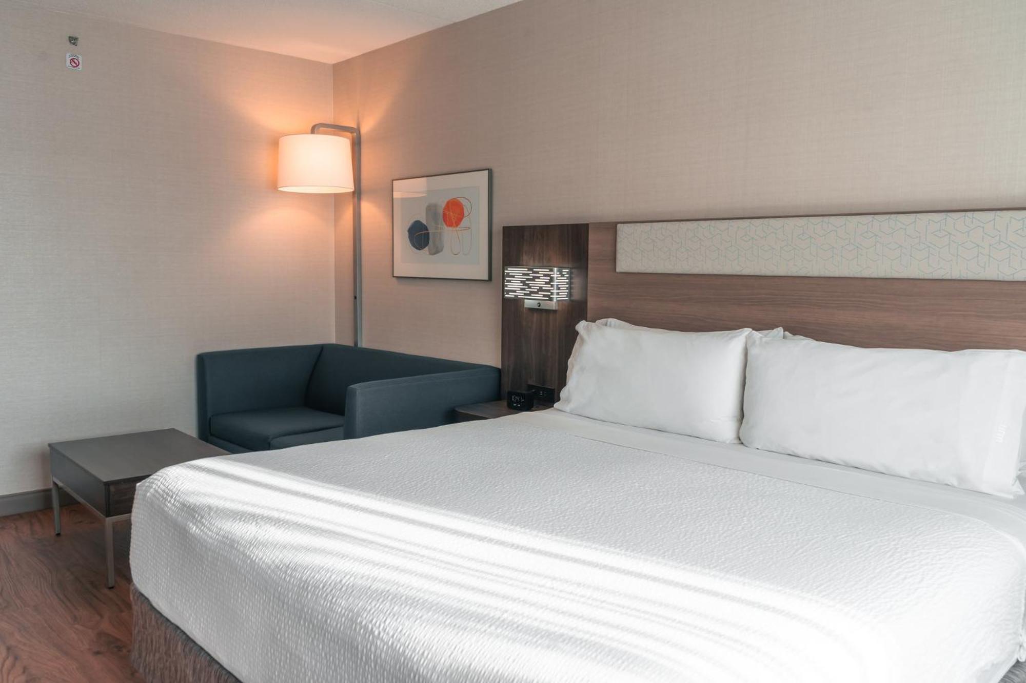 Holiday Inn Express Kingston Central By Ihg Bagian luar foto