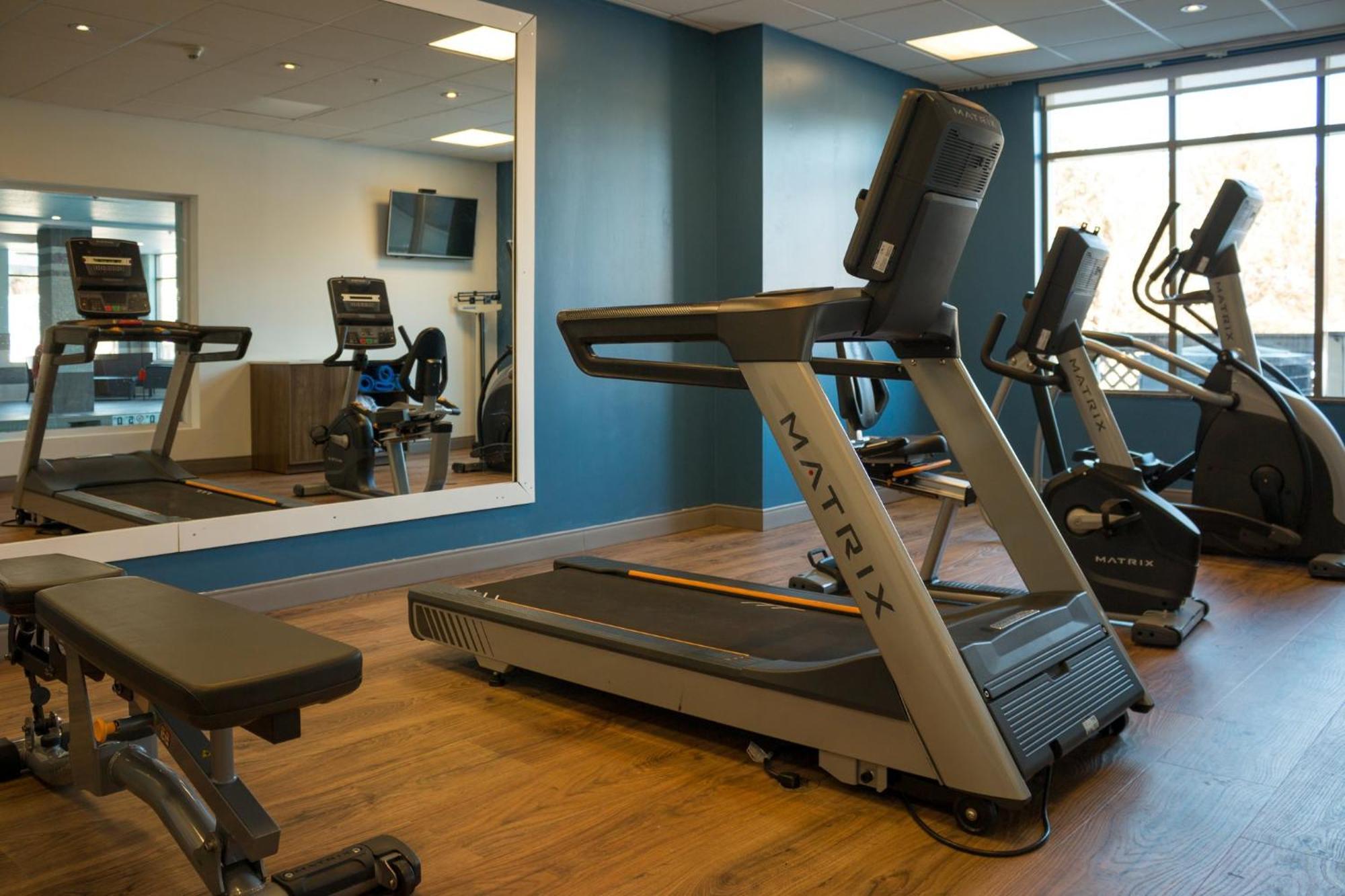 Holiday Inn Express Kingston Central By Ihg Bagian luar foto