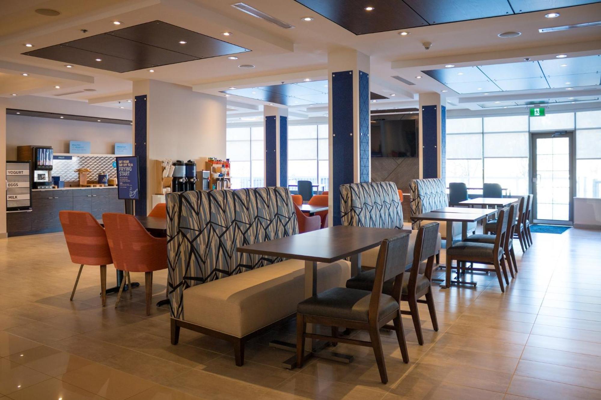 Holiday Inn Express Kingston Central By Ihg Bagian luar foto