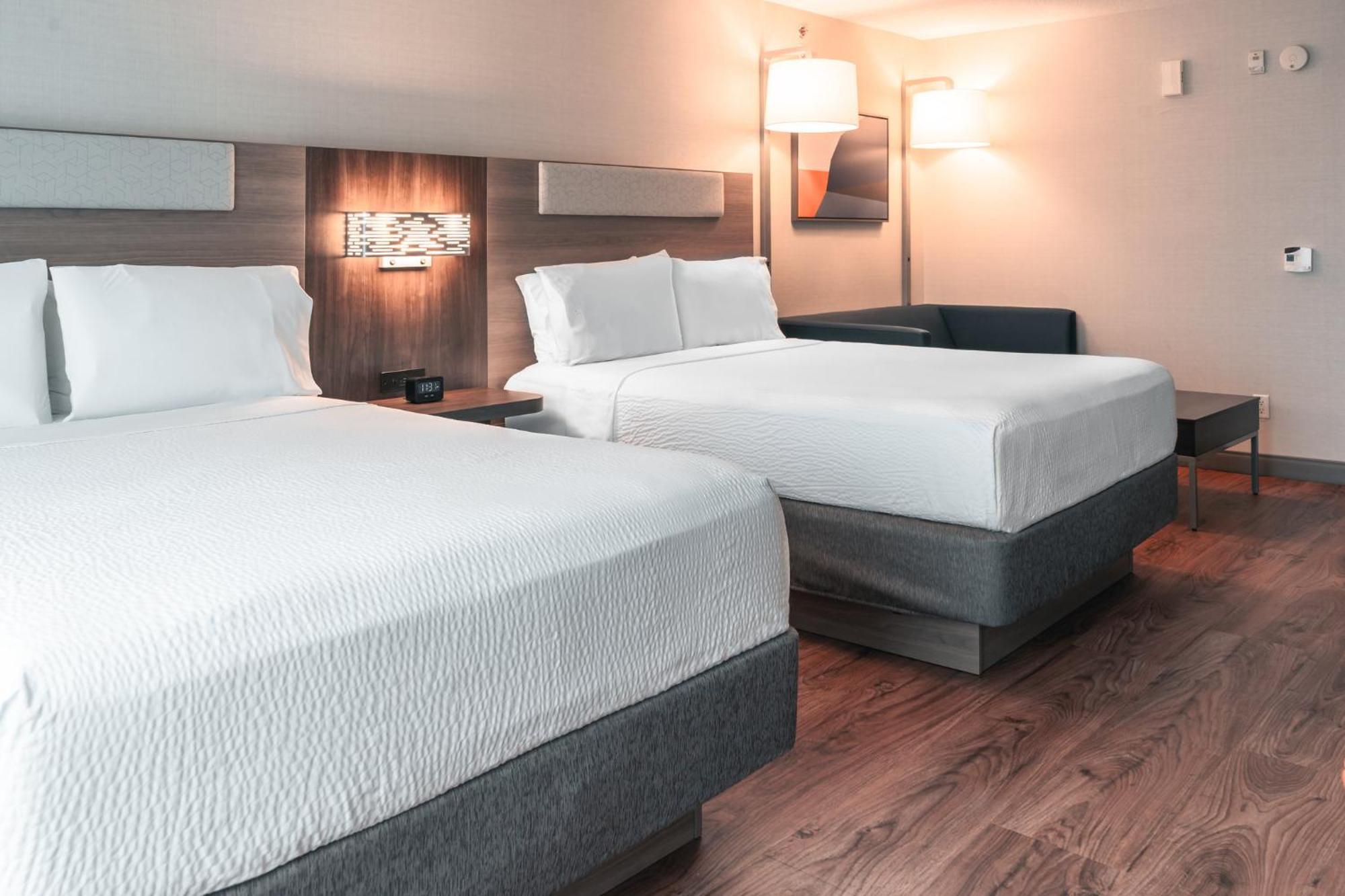 Holiday Inn Express Kingston Central By Ihg Bagian luar foto
