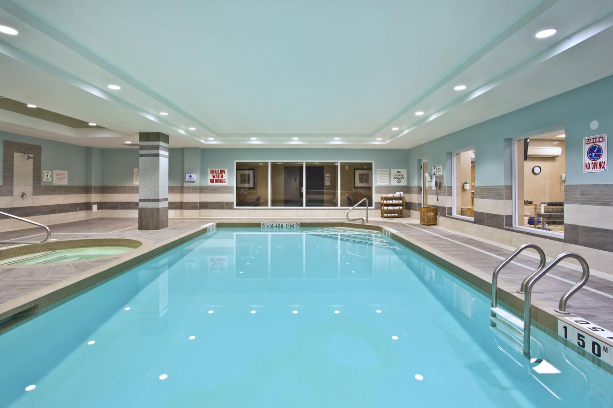 Holiday Inn Express Kingston Central By Ihg Bagian luar foto