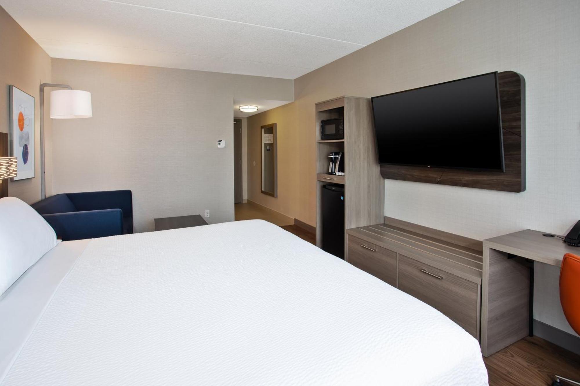 Holiday Inn Express Kingston Central By Ihg Bagian luar foto