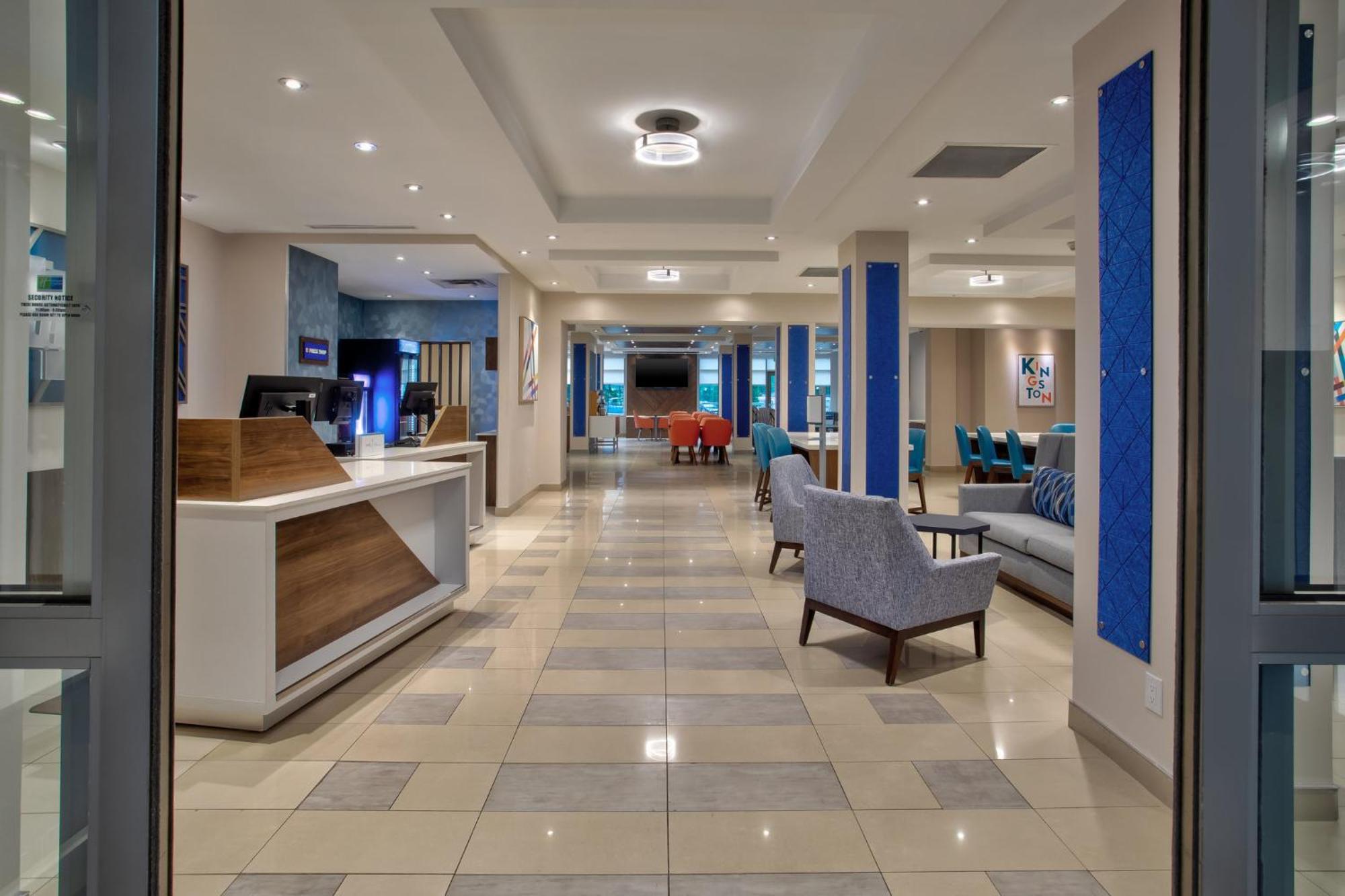 Holiday Inn Express Kingston Central By Ihg Bagian luar foto