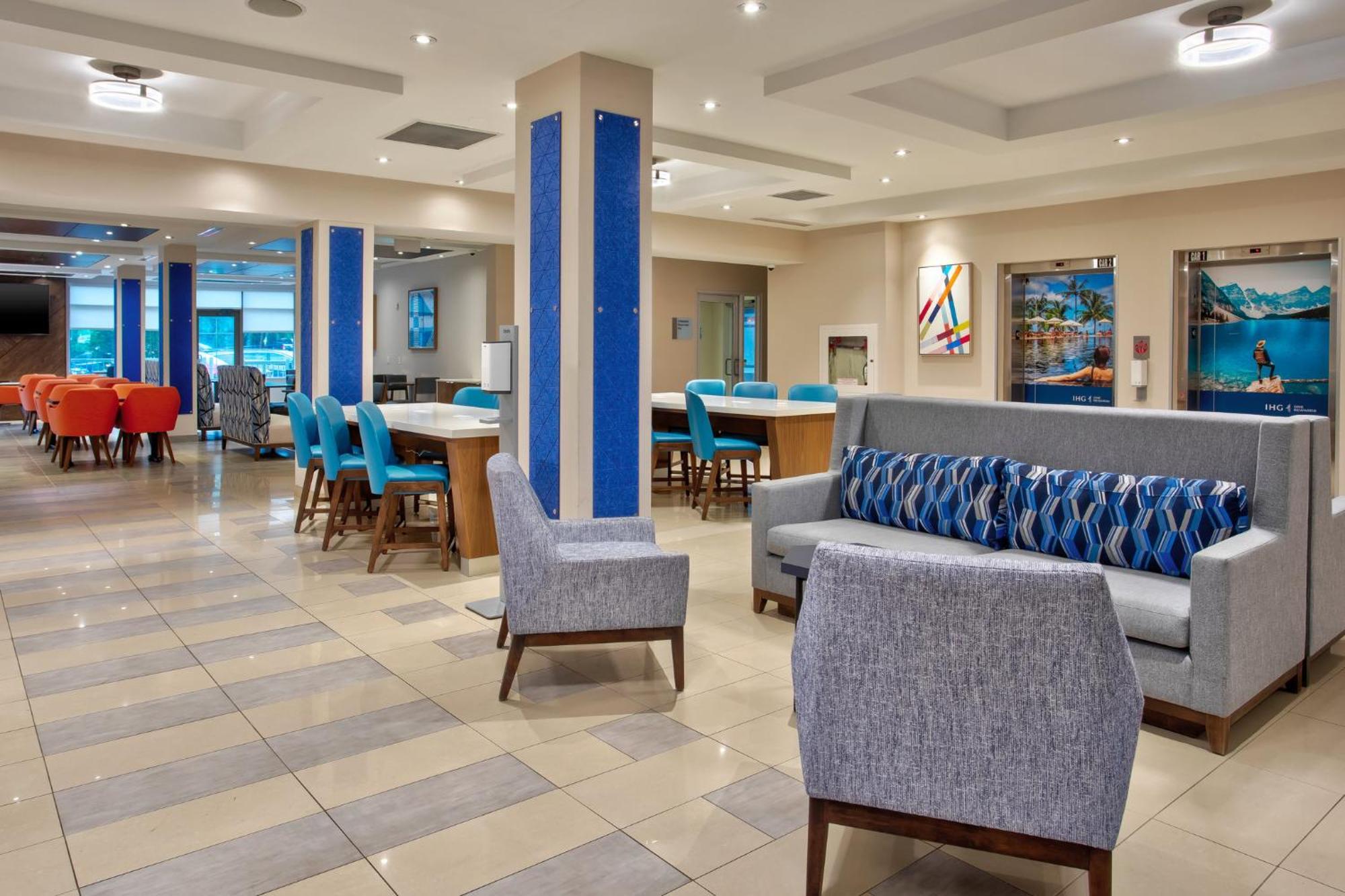 Holiday Inn Express Kingston Central By Ihg Bagian luar foto