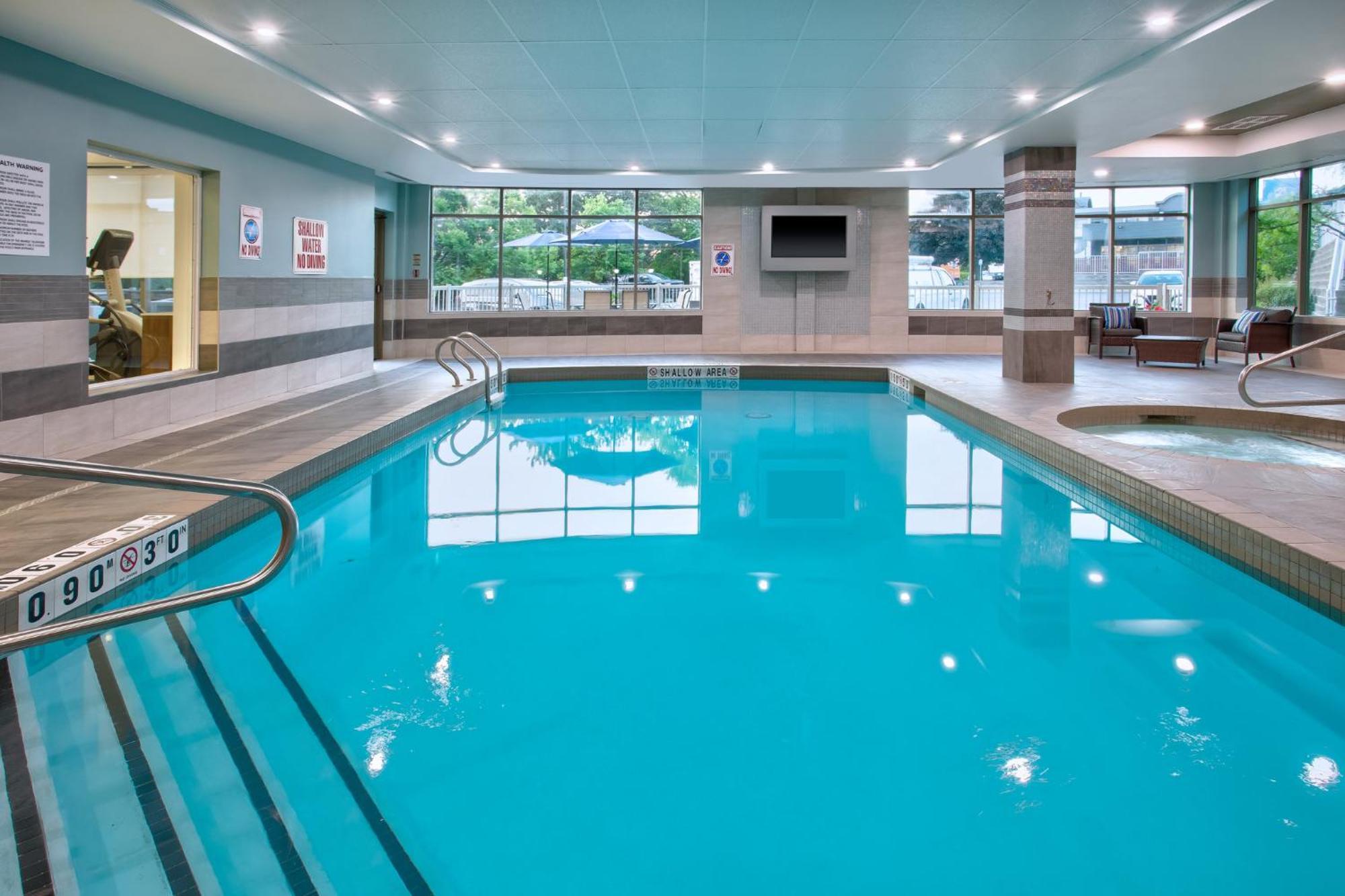 Holiday Inn Express Kingston Central By Ihg Bagian luar foto