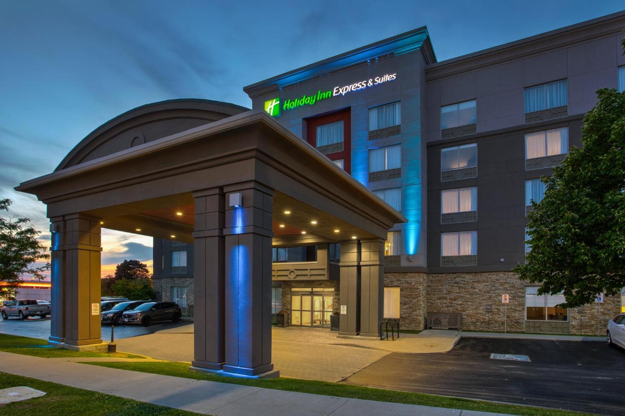 Holiday Inn Express Kingston Central By Ihg Bagian luar foto