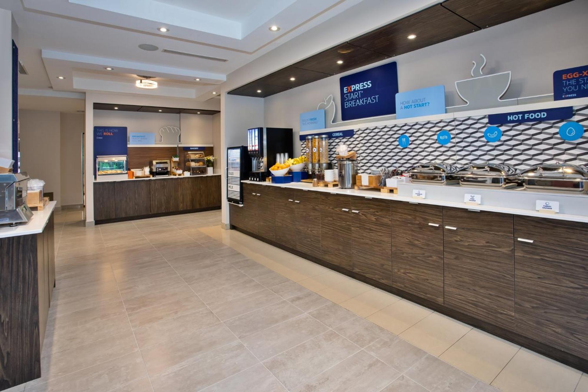 Holiday Inn Express Kingston Central By Ihg Bagian luar foto