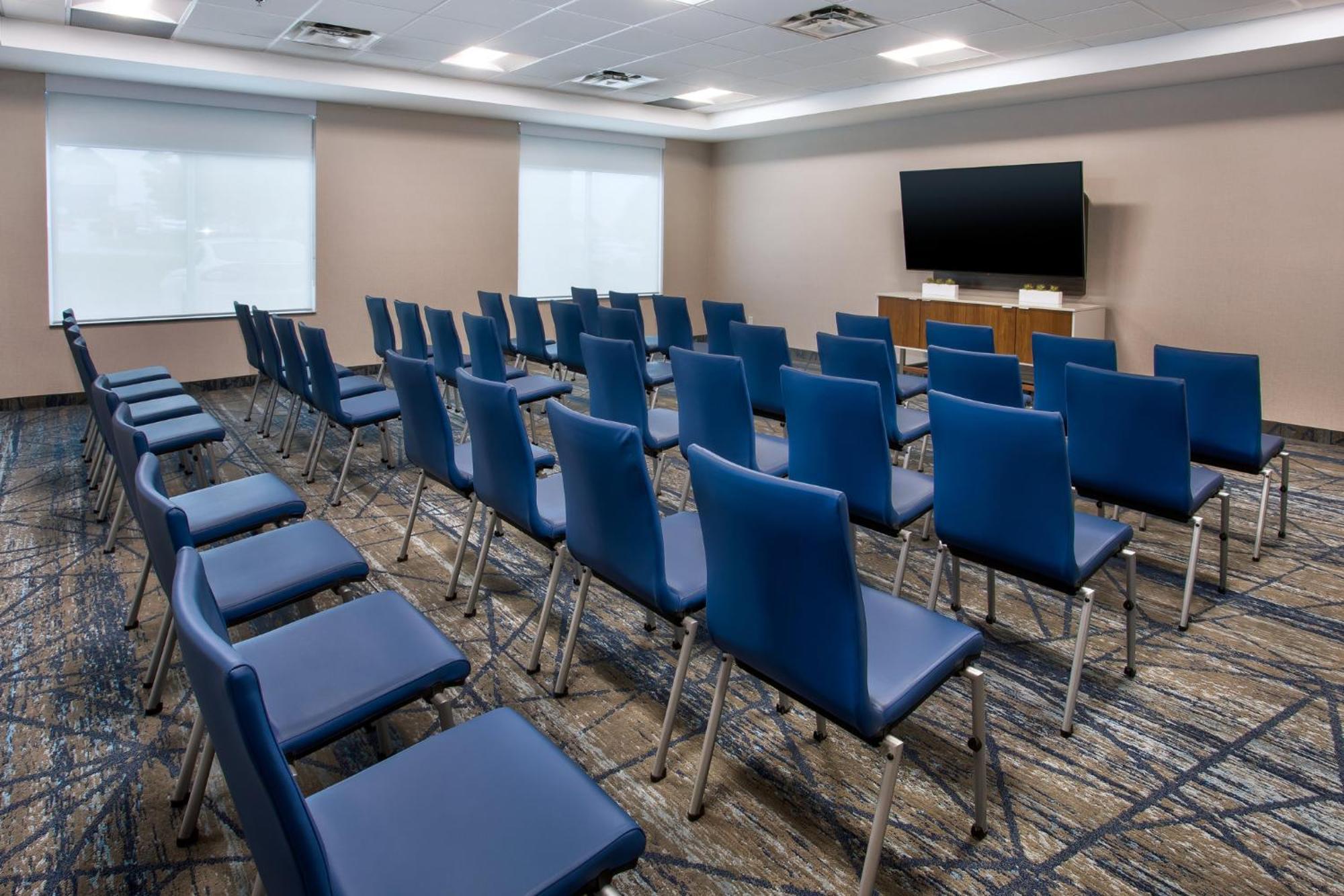 Holiday Inn Express Kingston Central By Ihg Bagian luar foto