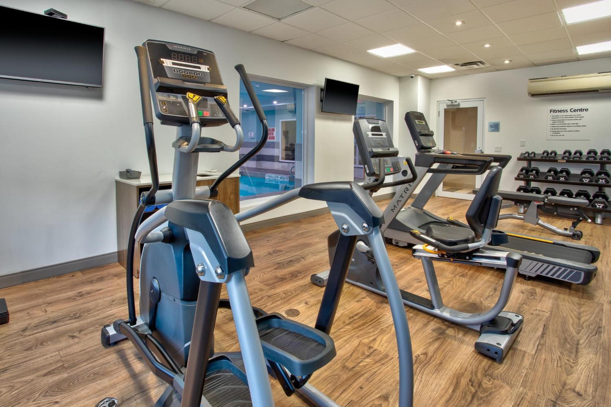 Holiday Inn Express Kingston Central By Ihg Bagian luar foto