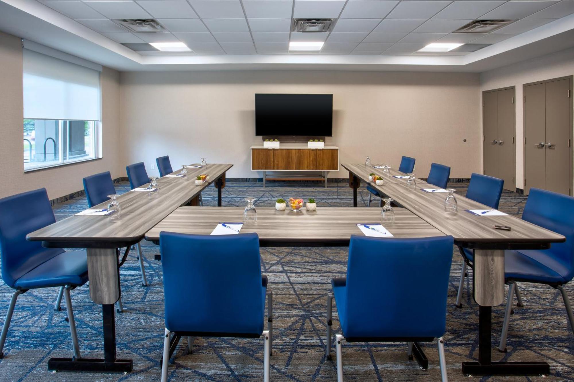 Holiday Inn Express Kingston Central By Ihg Bagian luar foto