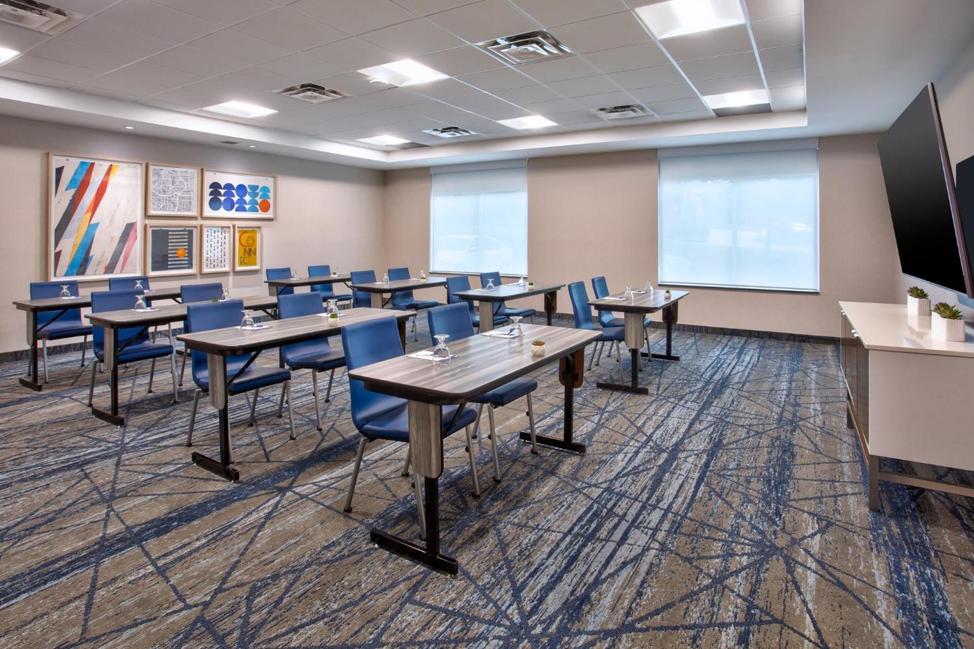 Holiday Inn Express Kingston Central By Ihg Bagian luar foto