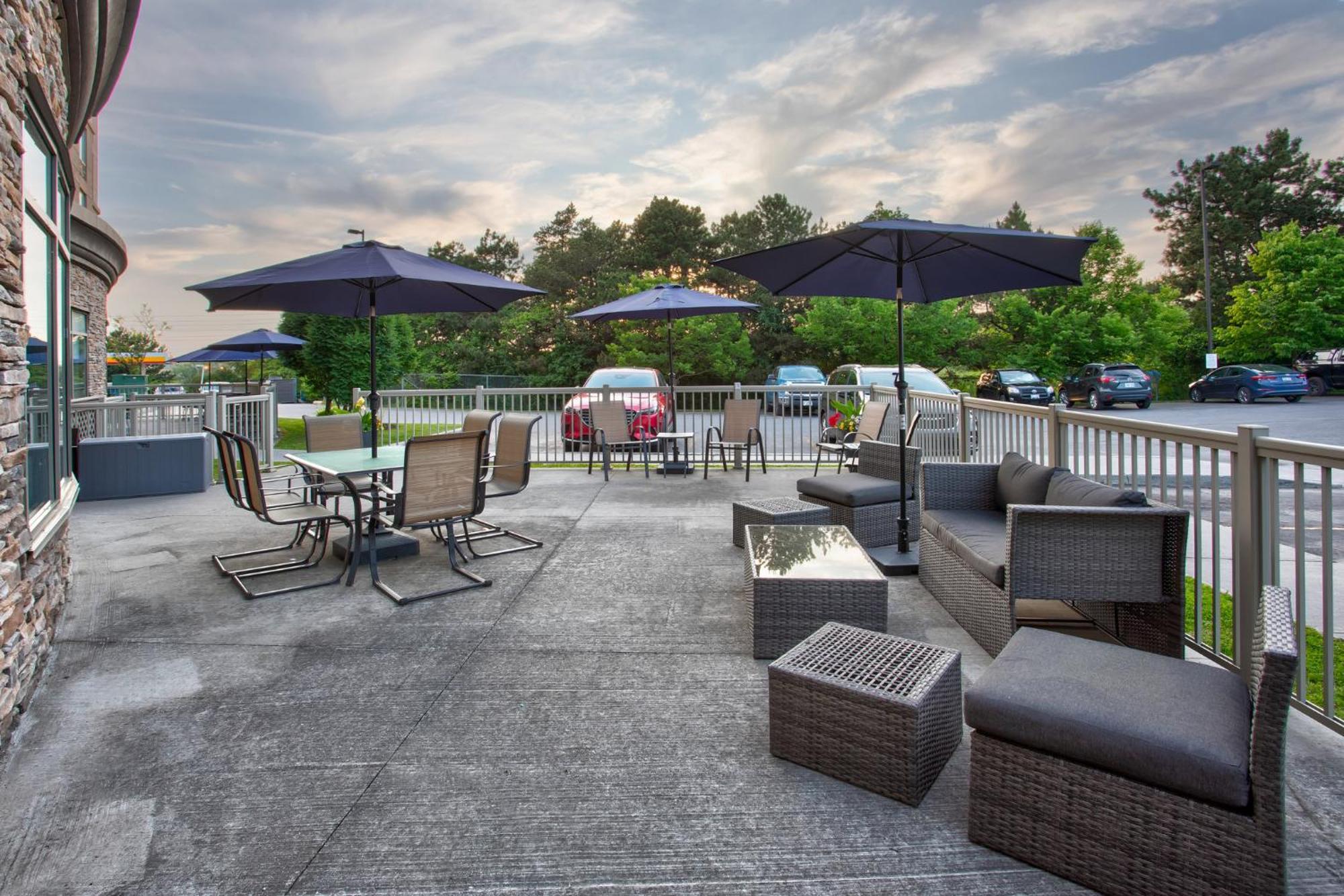 Holiday Inn Express Kingston Central By Ihg Bagian luar foto