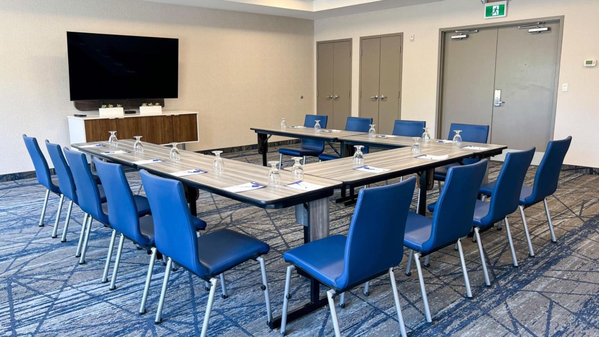 Holiday Inn Express Kingston Central By Ihg Bagian luar foto